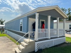 3 bedroom 3 bathroom furnished and with a porch