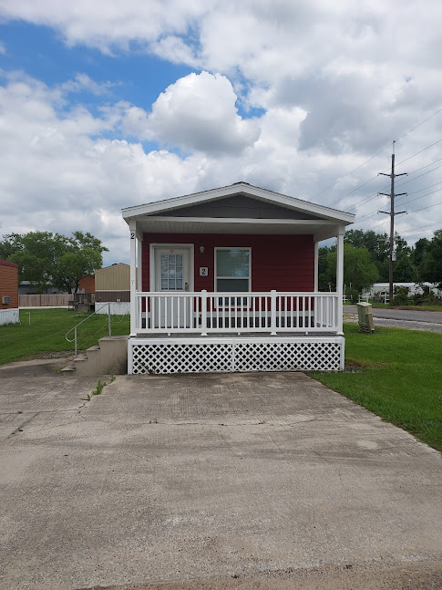 3 bedroom 3 bathroom furnished and with a porch